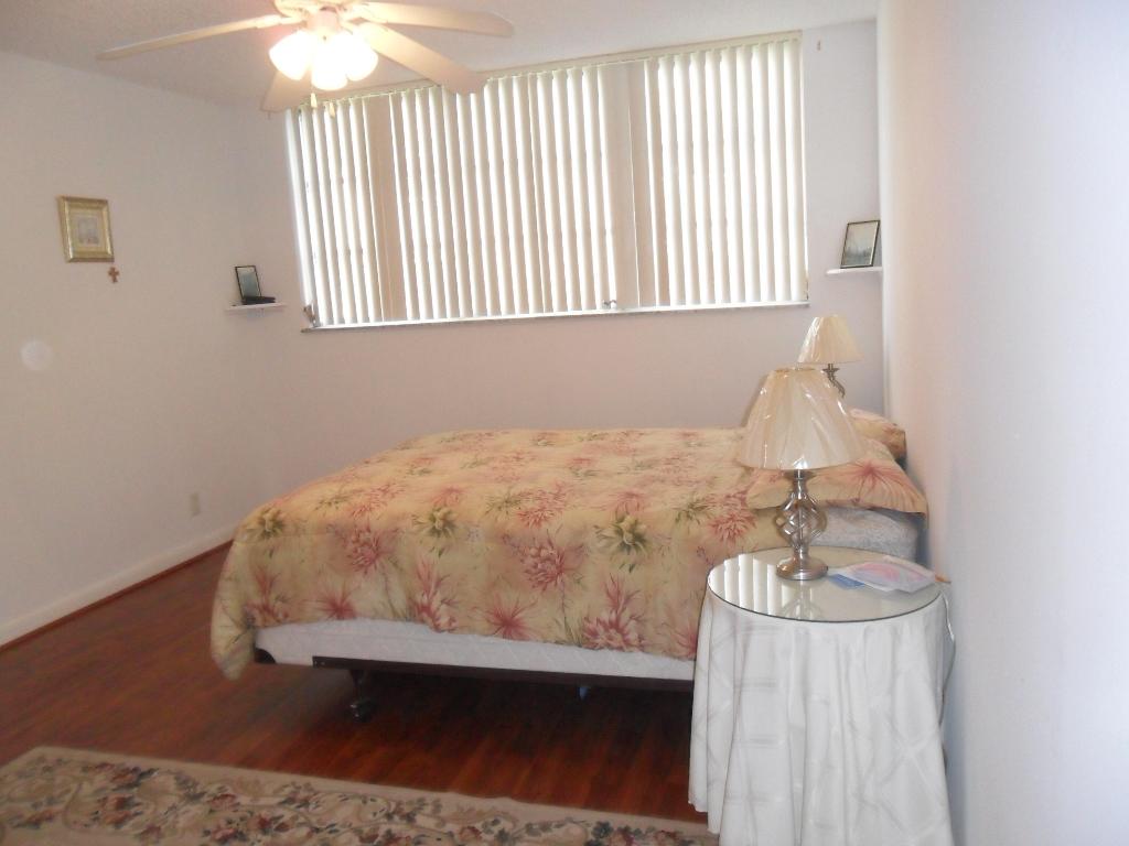 HOLLYBROOK GOLF AND - Residential