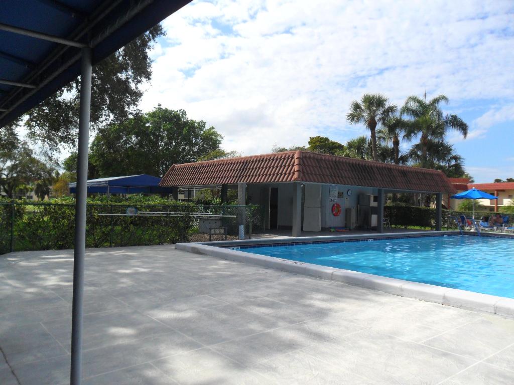 HOLLYBROOK GOLF AND - Residential