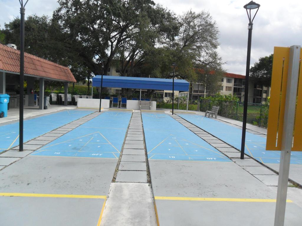 HOLLYBROOK GOLF AND - Residential