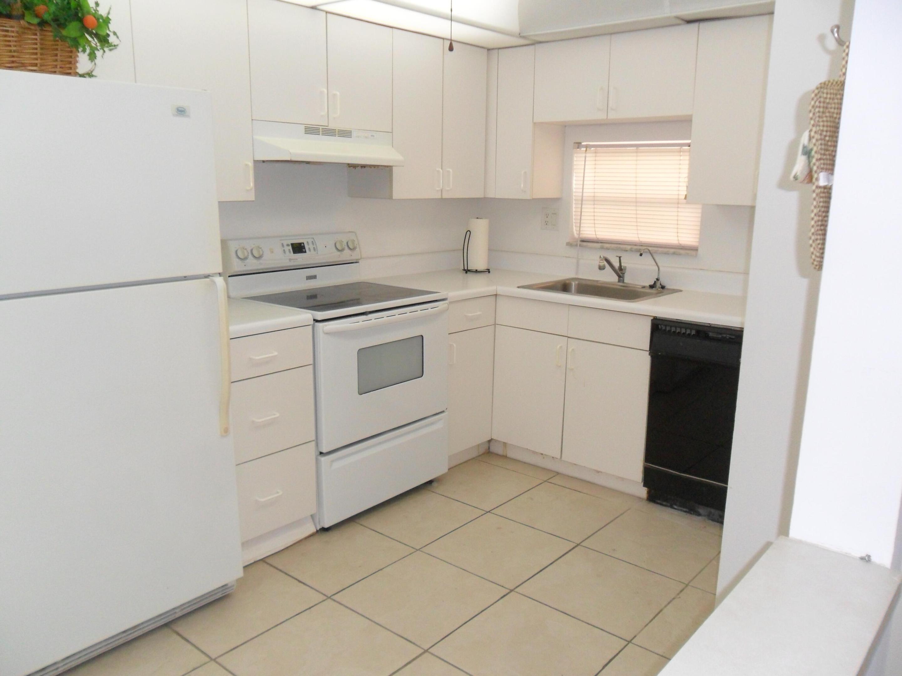 HOLLYBROOK GOLF AND - Residential
