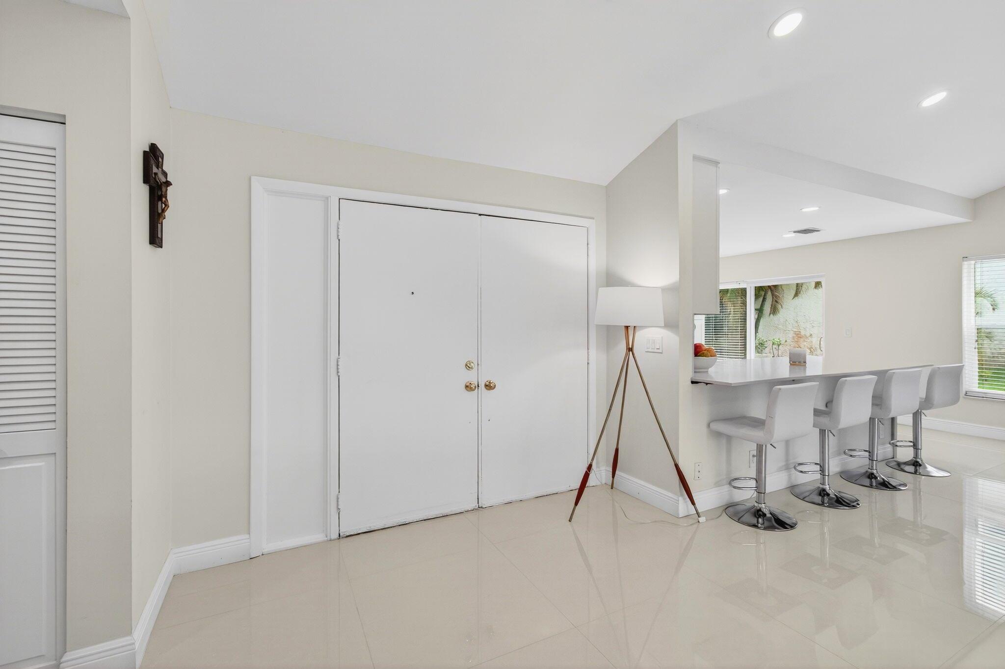 5735 Lakeview Mews Circle