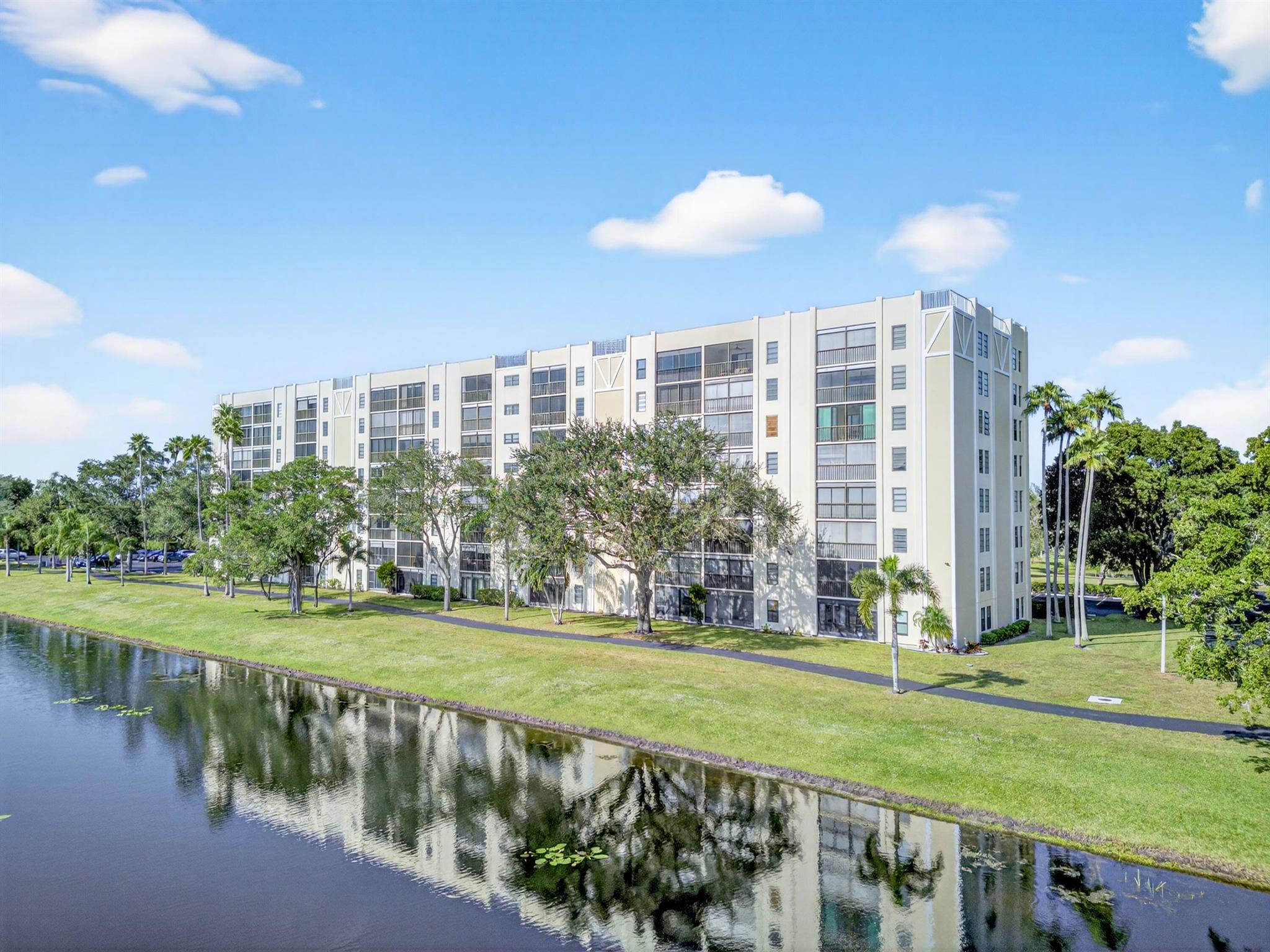 HUNTINGTON LAKES SECTION - Residential