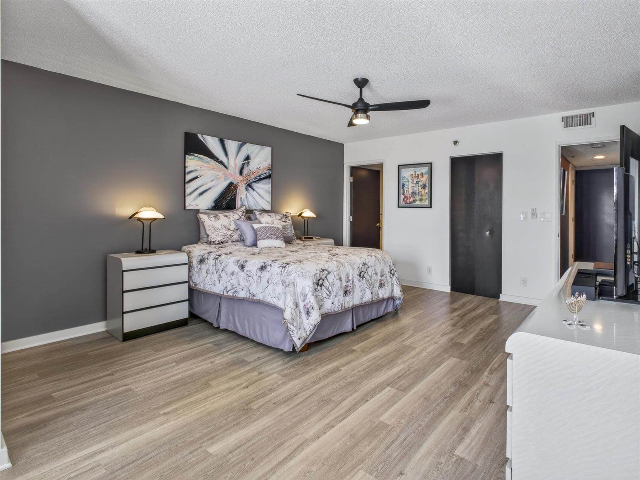 HUNTINGTON LAKES SECTION - Residential