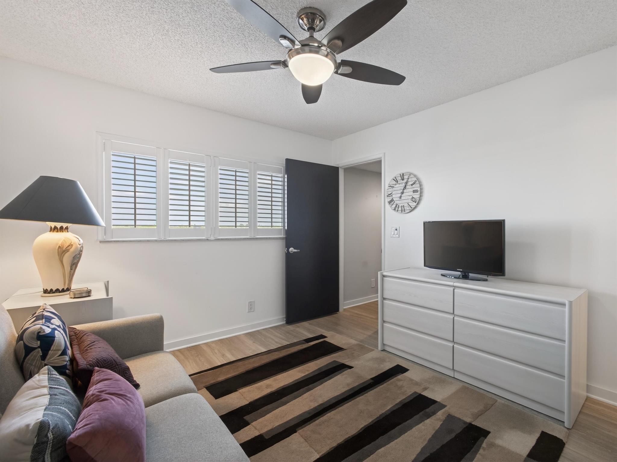 HUNTINGTON LAKES SECTION - Residential