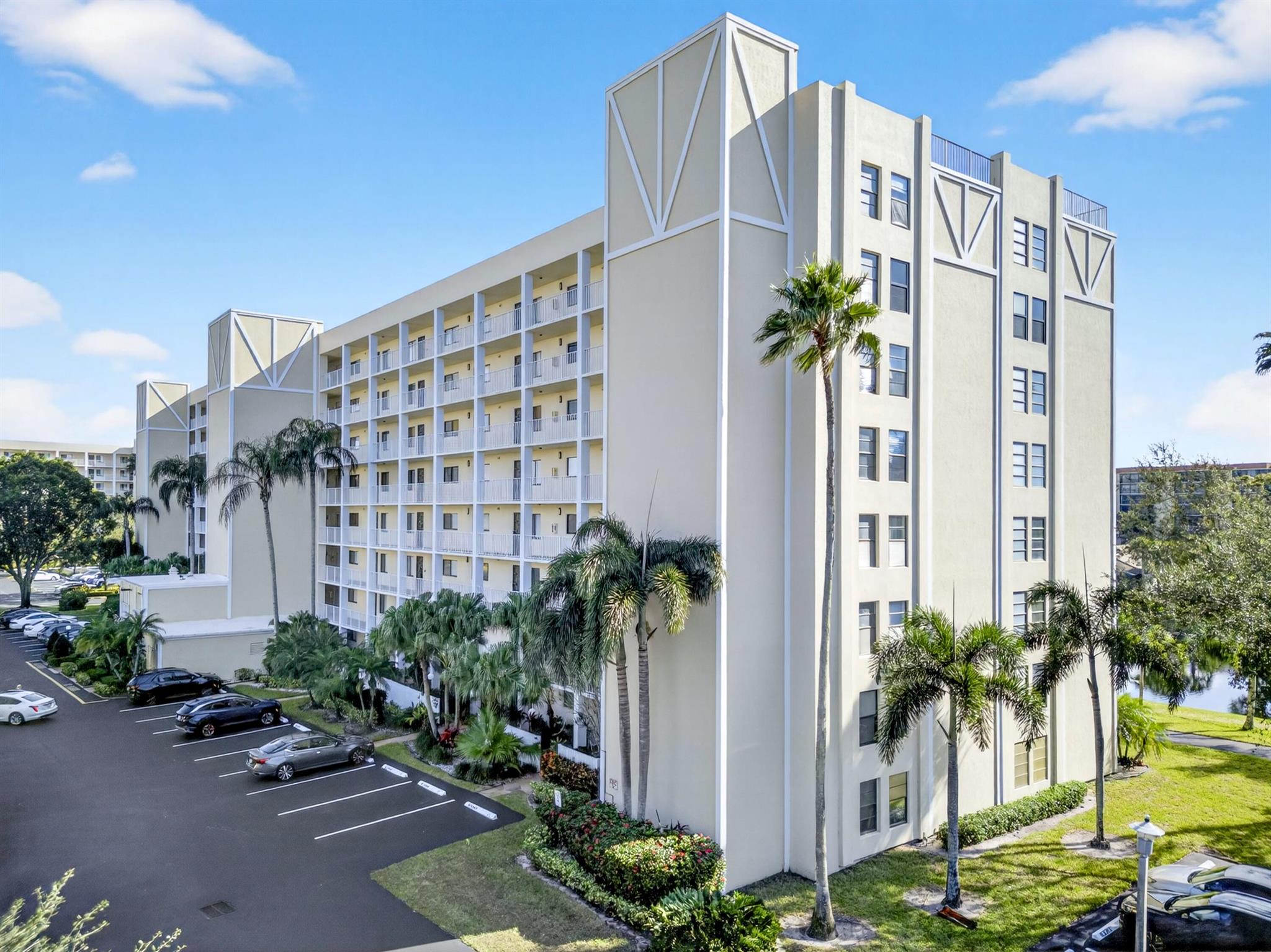 HUNTINGTON LAKES SECTION - Residential