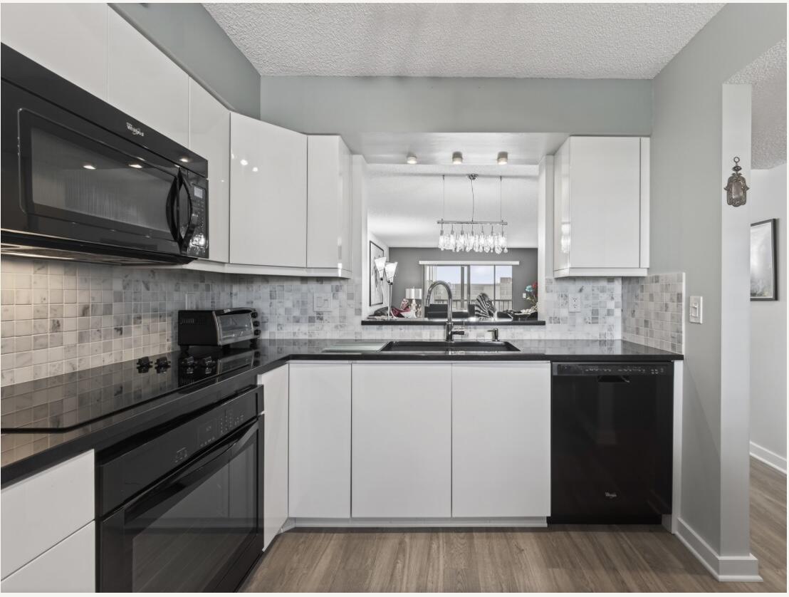 7290 Kinghurst Drive 703