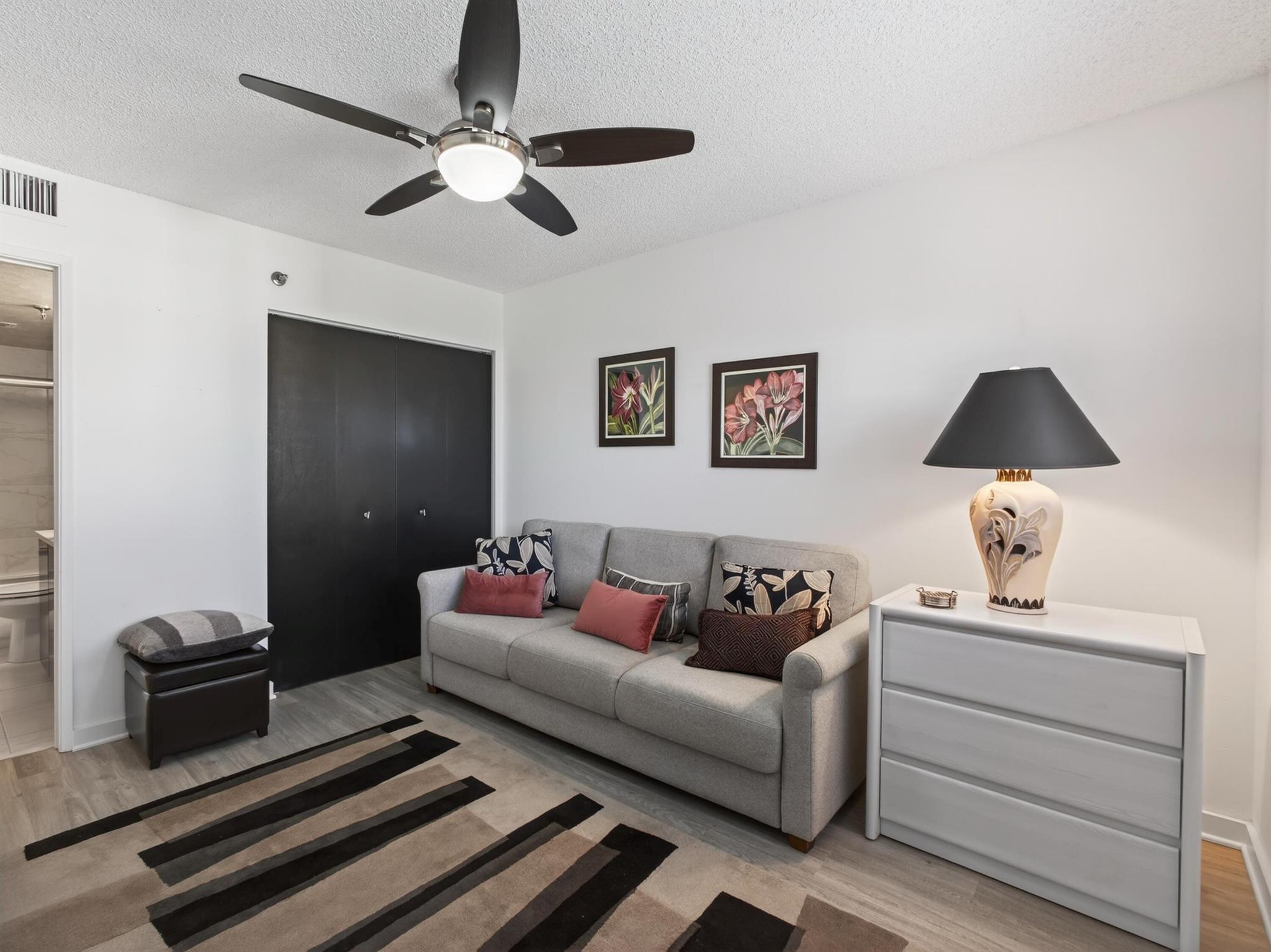 HUNTINGTON LAKES SECTION - Residential