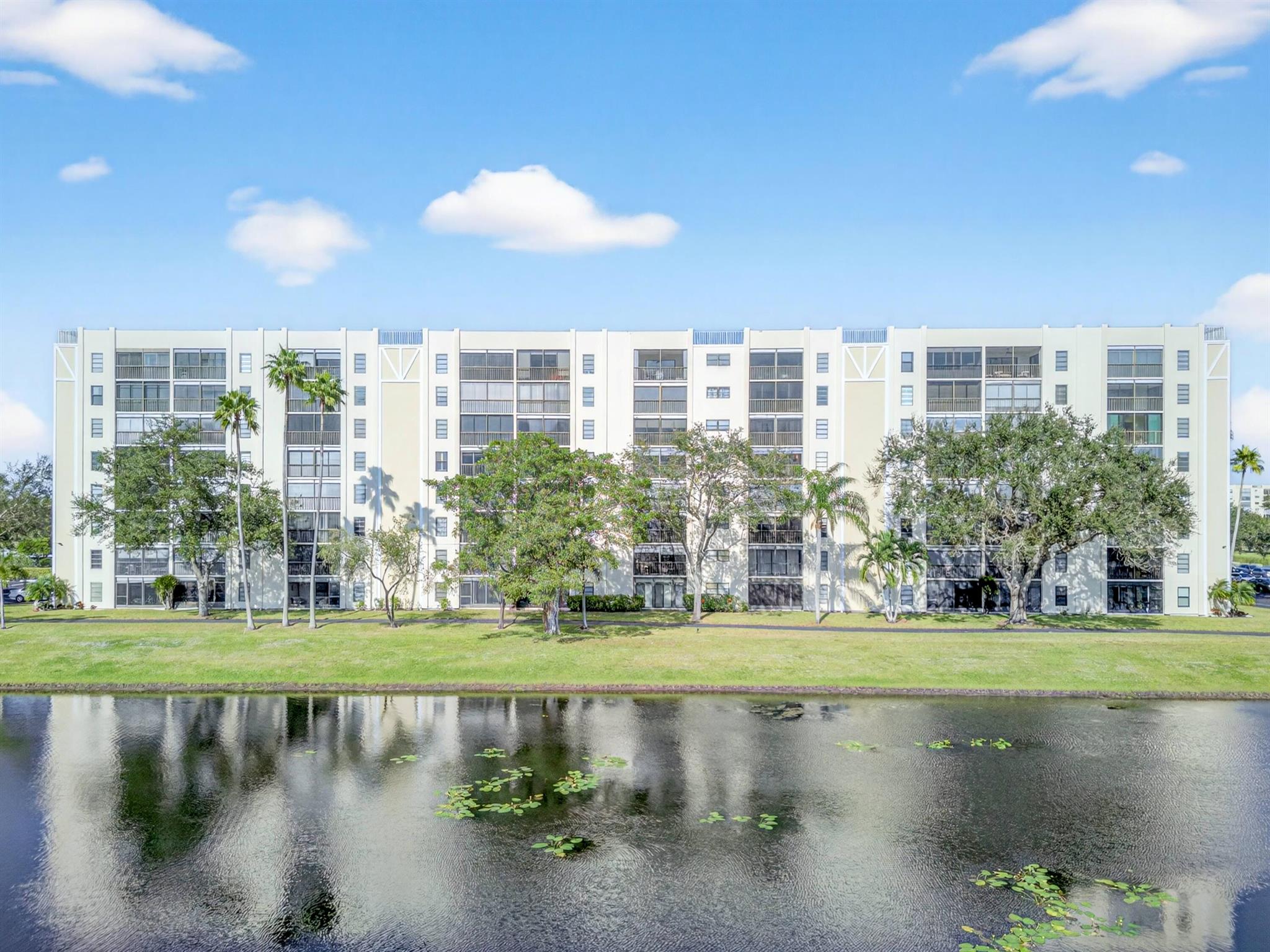 HUNTINGTON LAKES SECTION - Residential