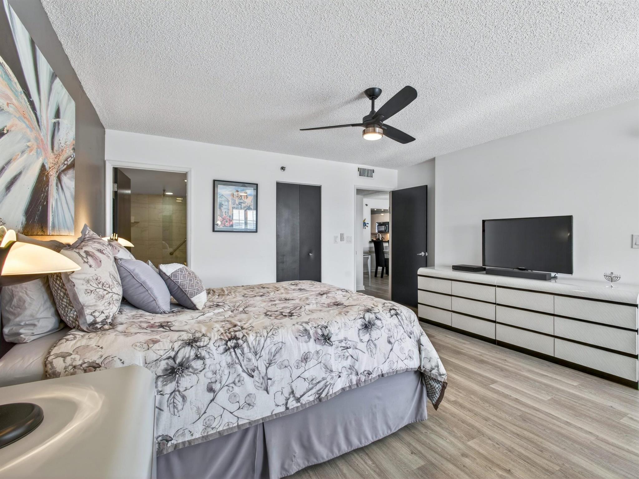 HUNTINGTON LAKES SECTION - Residential