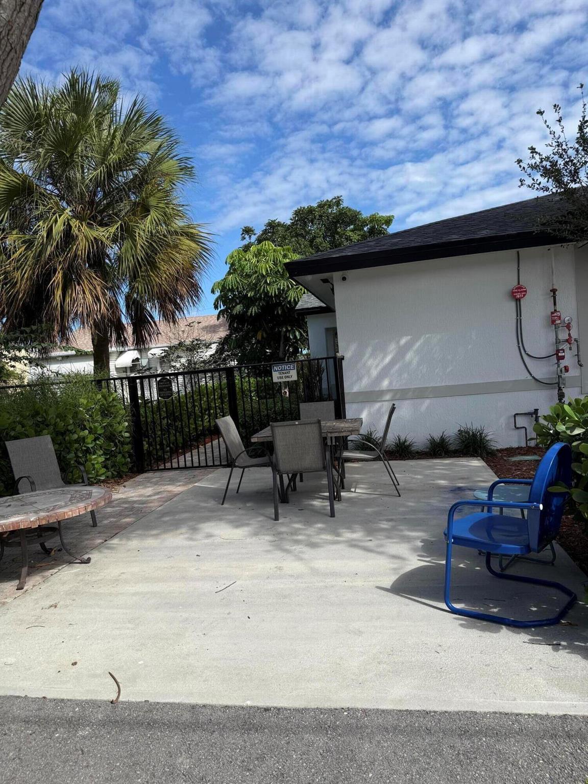 LAKE WORTH TOWN OF - Residential Lease