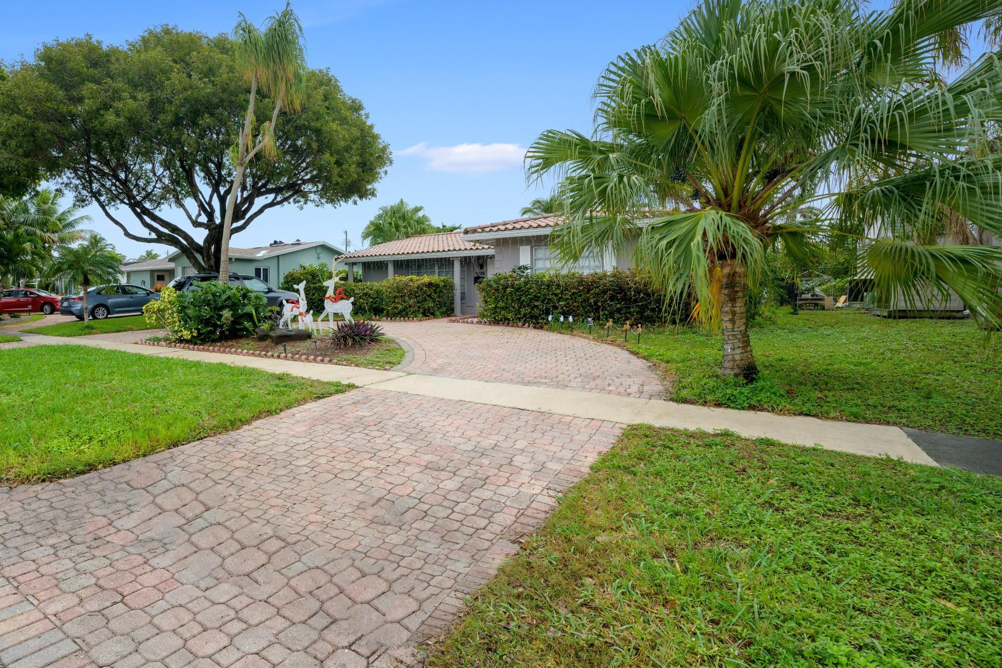 HOLLYWOOD GOLF ESTATES SE - Residential