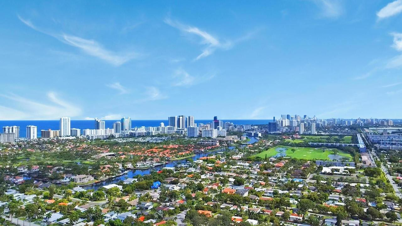 HOLLYWOOD GOLF ESTATES SE - Residential