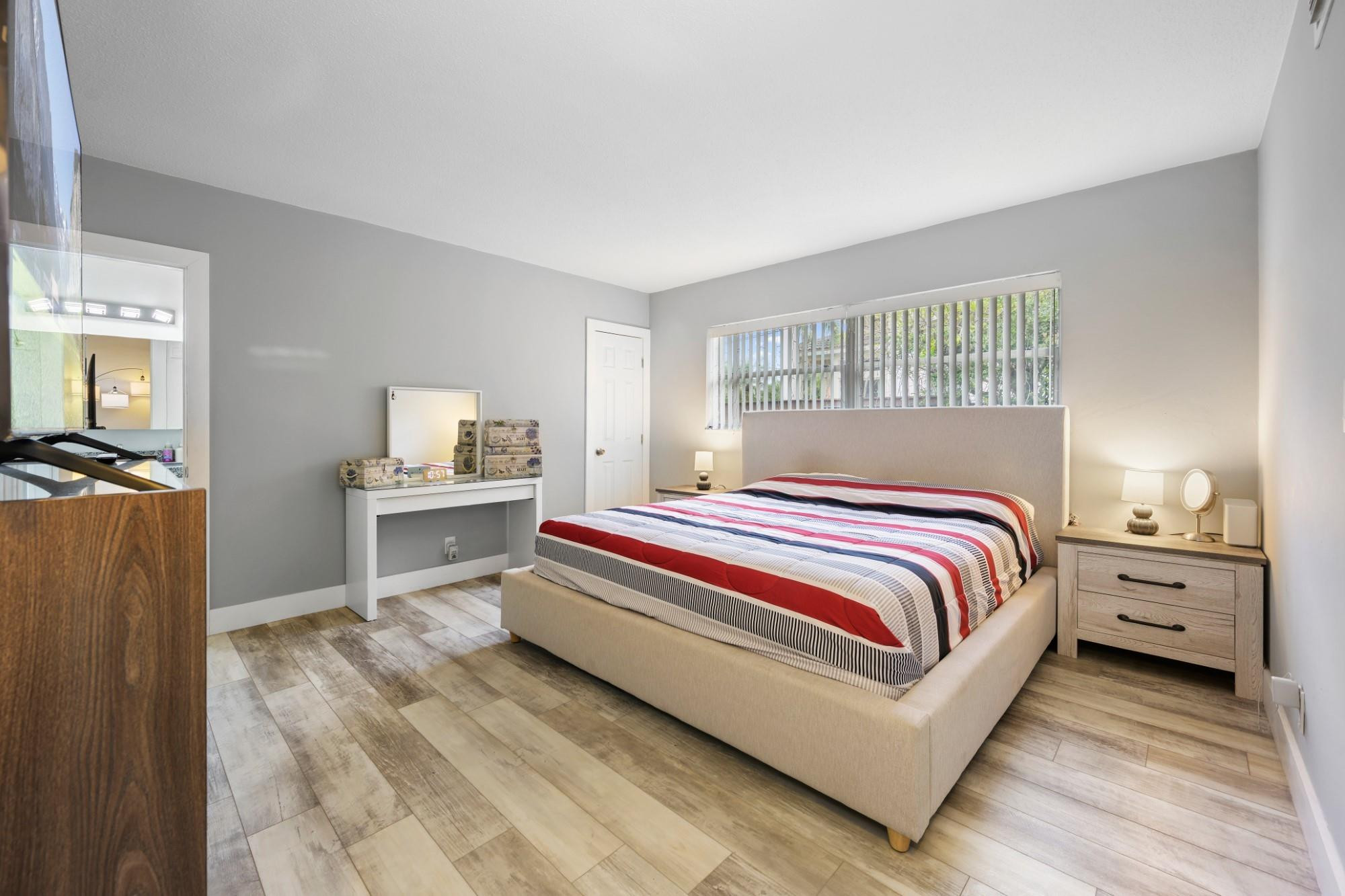 HOLLYWOOD GOLF ESTATES SE - Residential