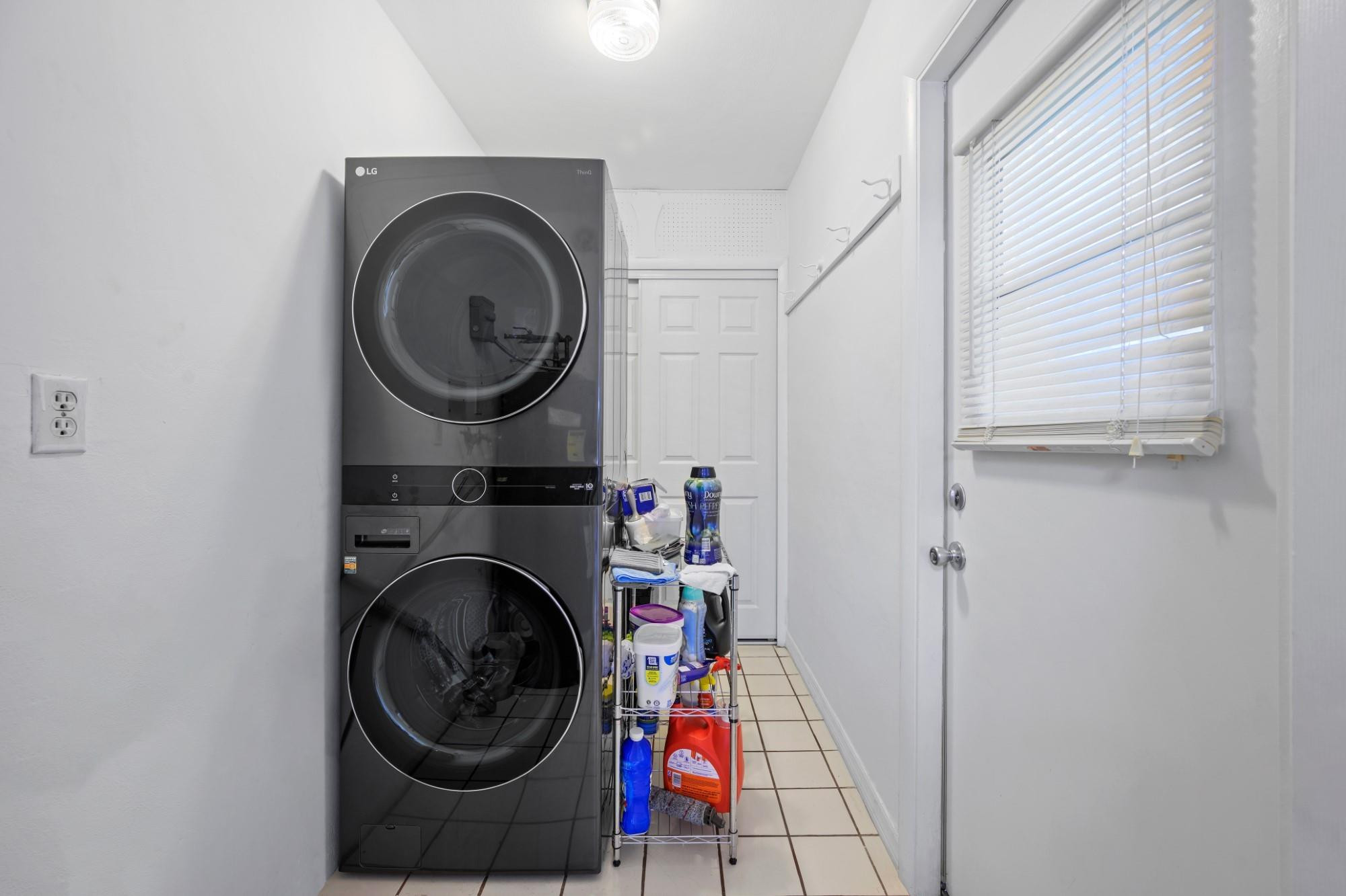 HOLLYWOOD GOLF ESTATES SE - Residential