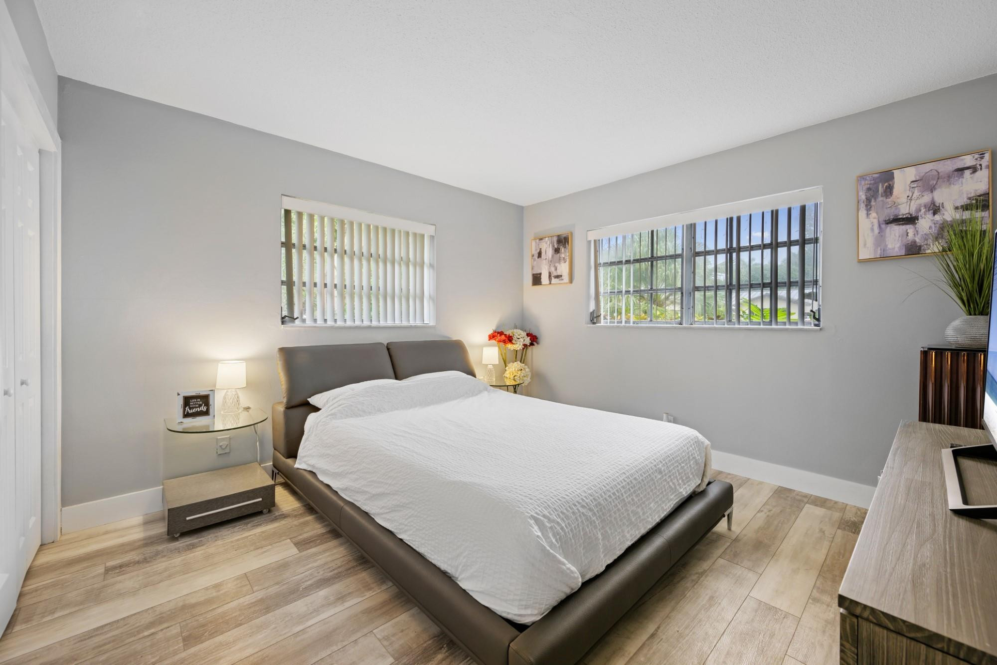 HOLLYWOOD GOLF ESTATES SE - Residential