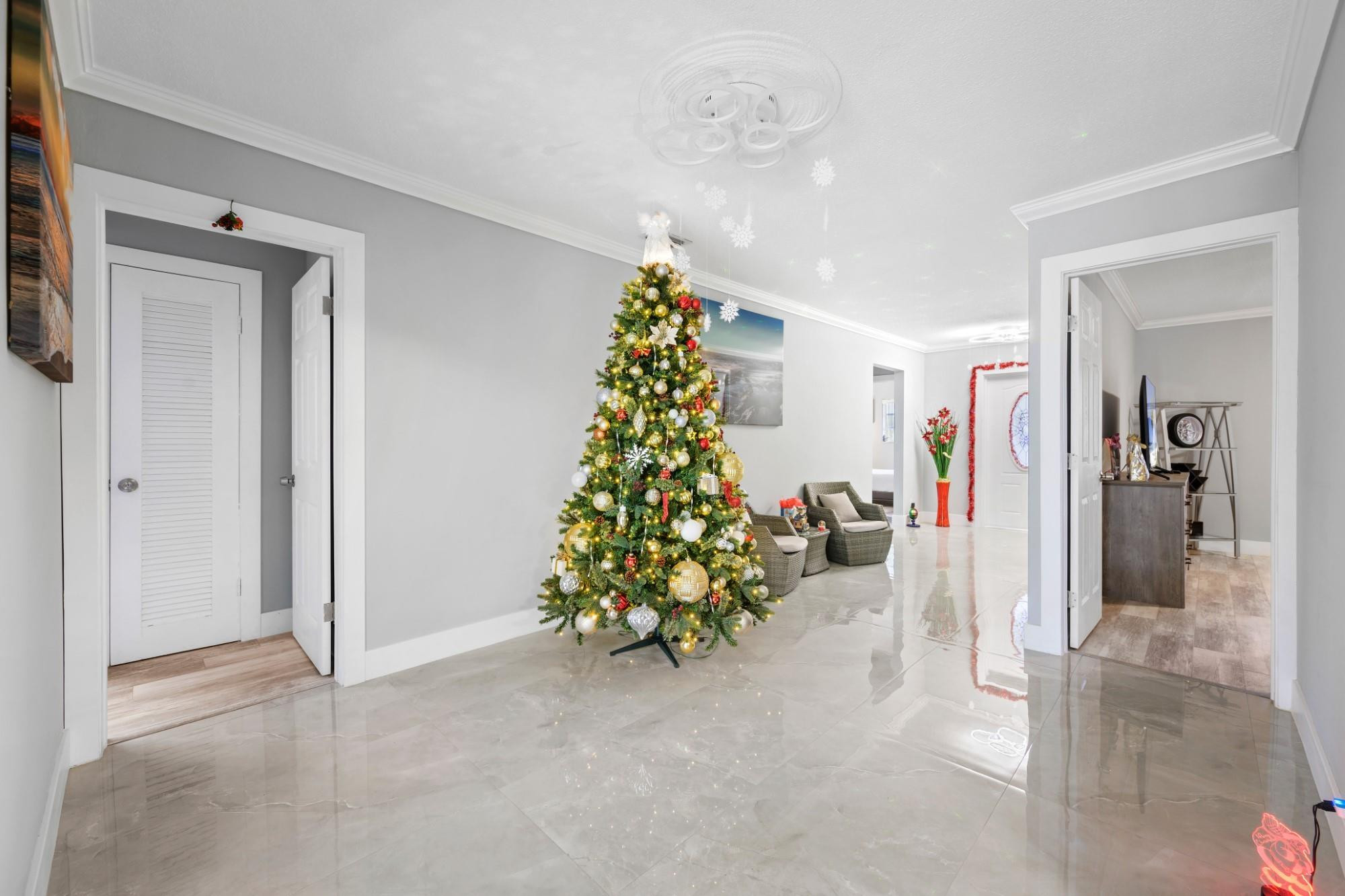 HOLLYWOOD GOLF ESTATES SE - Residential