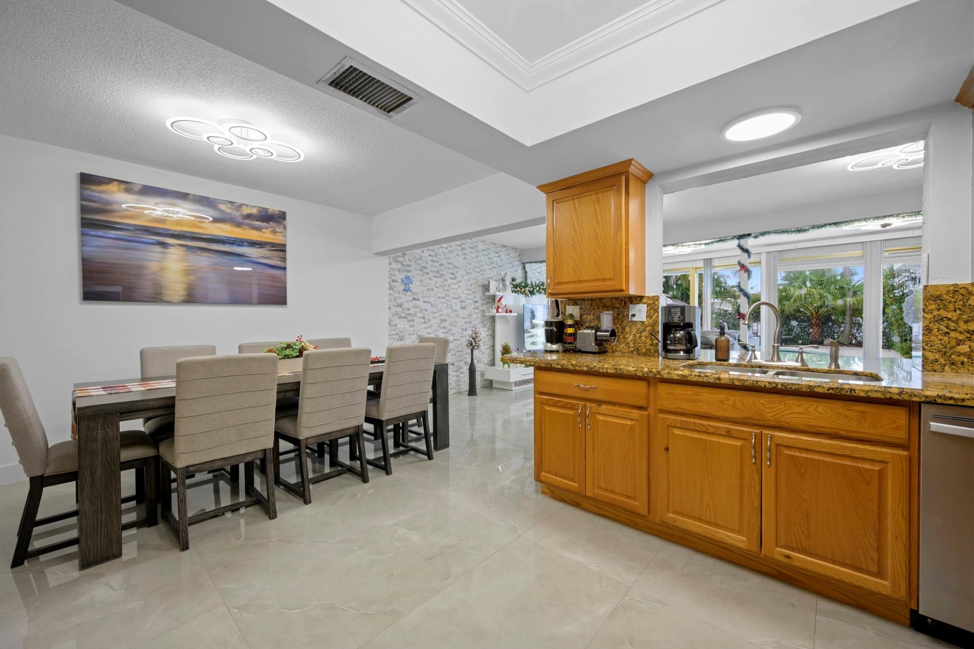 HOLLYWOOD GOLF ESTATES SE - Residential