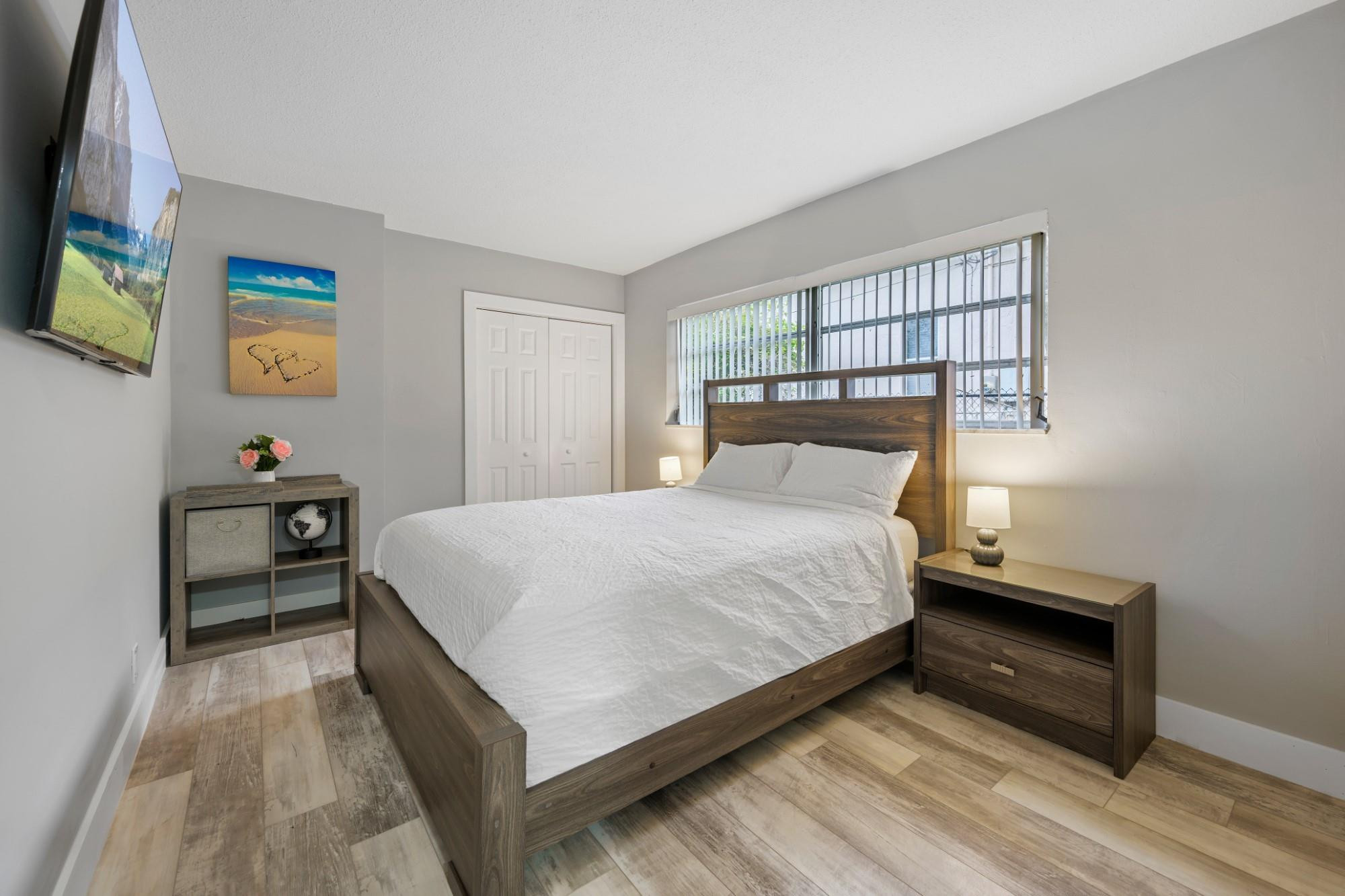 HOLLYWOOD GOLF ESTATES SE - Residential