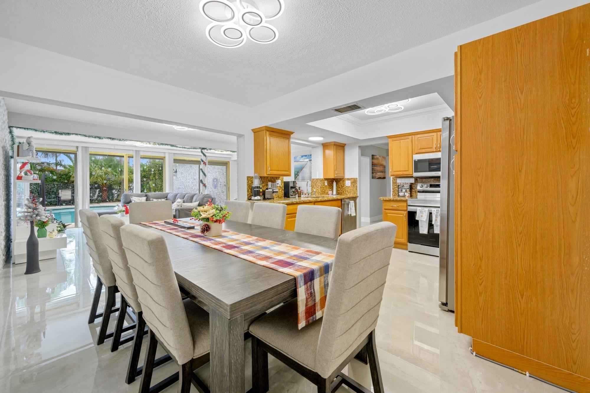 HOLLYWOOD GOLF ESTATES SE - Residential