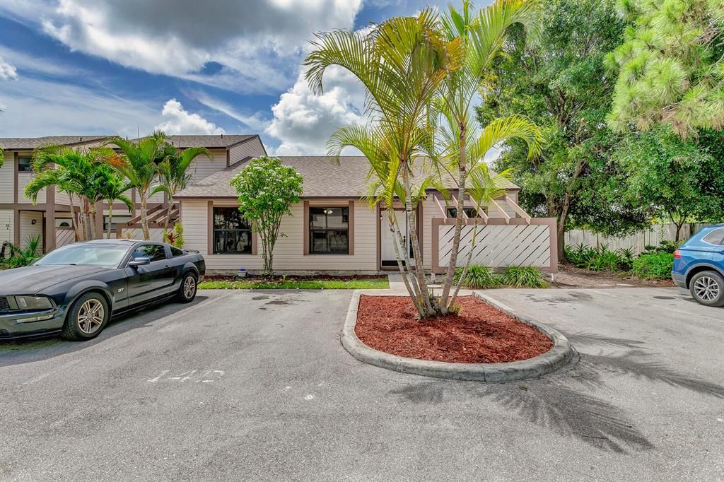 Photo of 130 Sherwood Circle Cir #14d, Jupiter, FL 33458 (MLS # R10819779)