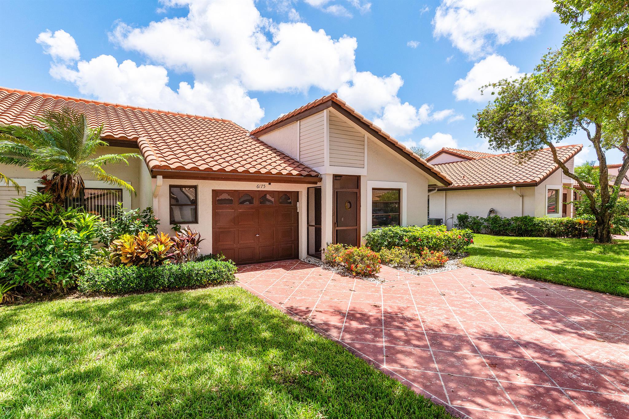 Stunning, Fully Renovated Villa in Huntington Pointe. Beautifully updated 2-bedroom, 2-bathroom villa + Garage located in the sought-after 55+ gated community of Huntington Pointe. This move-in-ready home features a spacious, open-concept eat-in kitchen with elegant quartz countertops and all-new wood cabinetry. Complemented by brand-new stainless steel appliances, including a glass-top stove, refrigerator, dishwasher, microwave, washer, and dryer. Luxurious 32'' porcelain tile throughout the villa, recessed lighting enhances in kitchen and living areas. Both bathrooms have been completely remodeled and now feature stylish walk-in showers with high-end finishes. Fully enclosed Florida room under air, with access to a private side yard--perfect for quiet relaxation or entertaining.