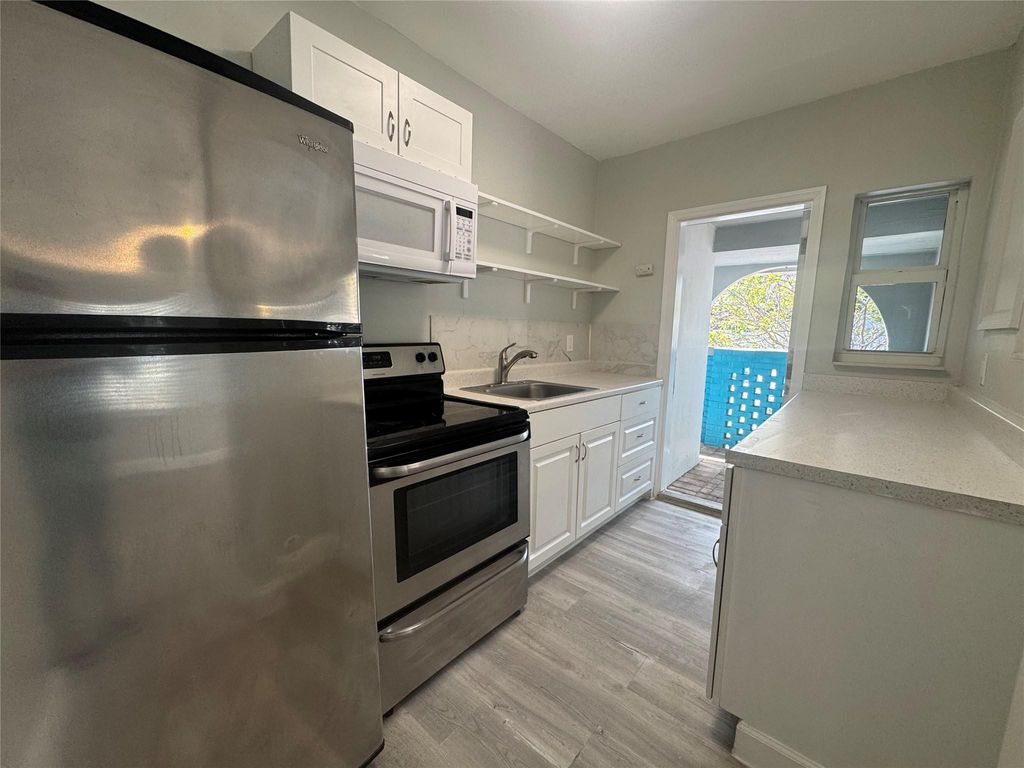Photo of 828 NE 17th Avenue #1, Fort Lauderdale, FL 33304 (MLS # B26023833)