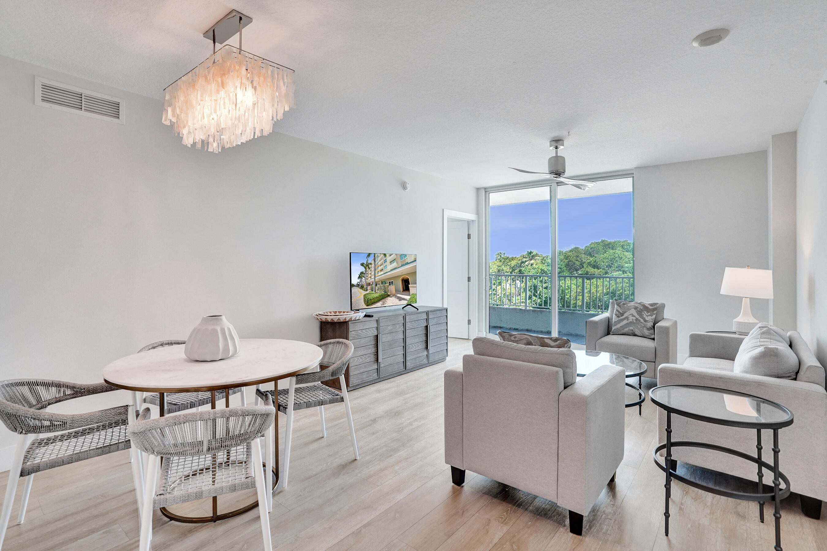 700 E Boynton Beach Boulevard 406