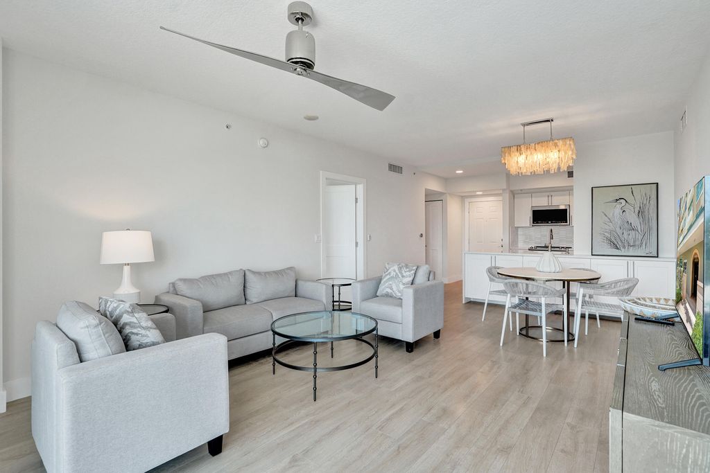 Photo of 700 E Boynton Beach Boulevard #406, Boynton Beach, FL 33435 (MLS # B26021602)
