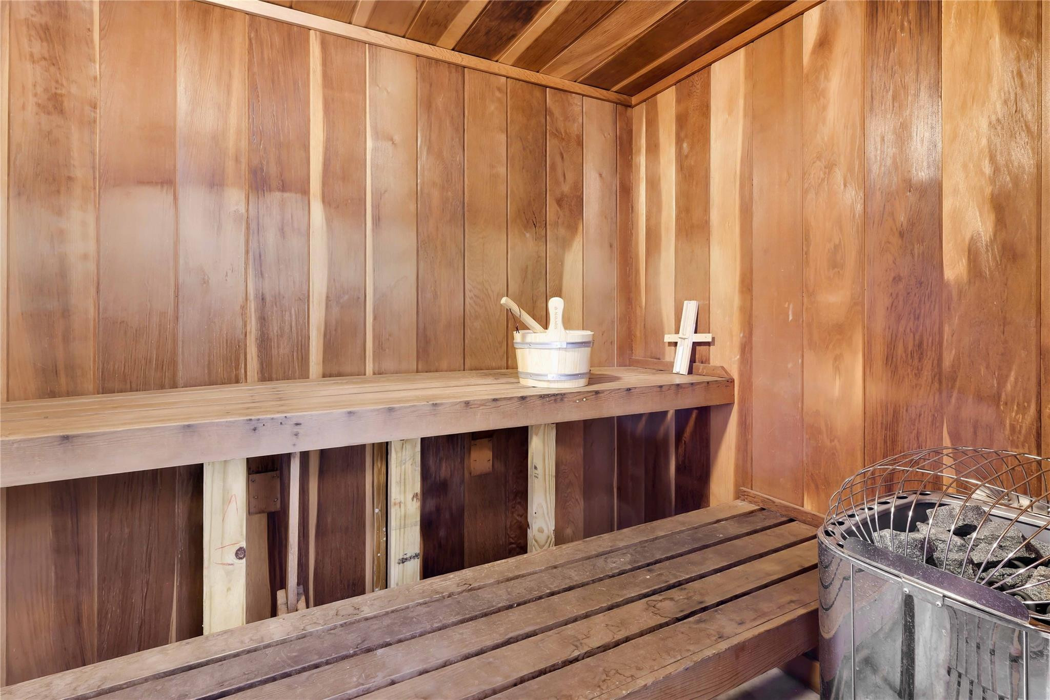 Embassy Tower - Residential