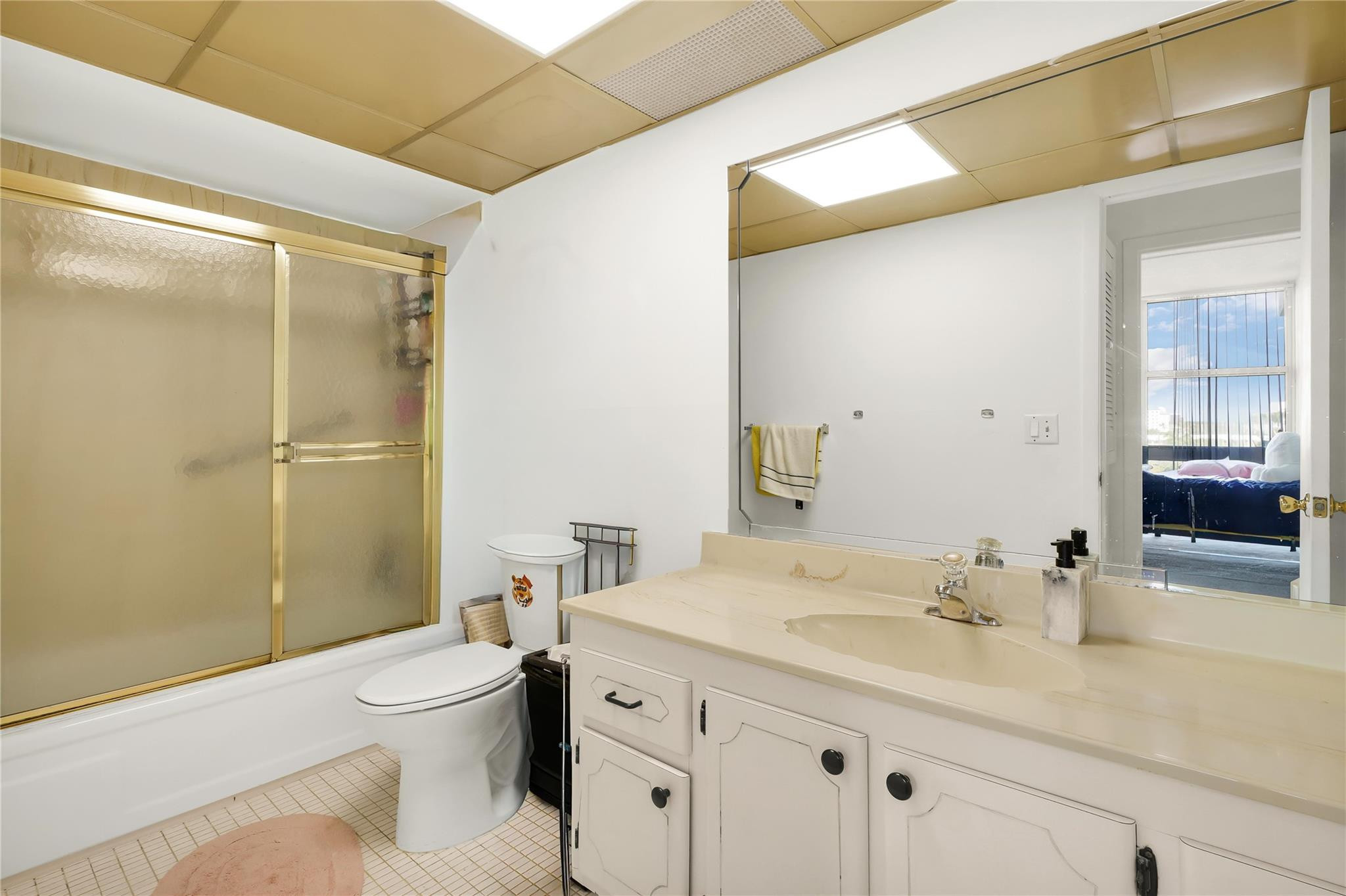 Embassy Tower - Residential