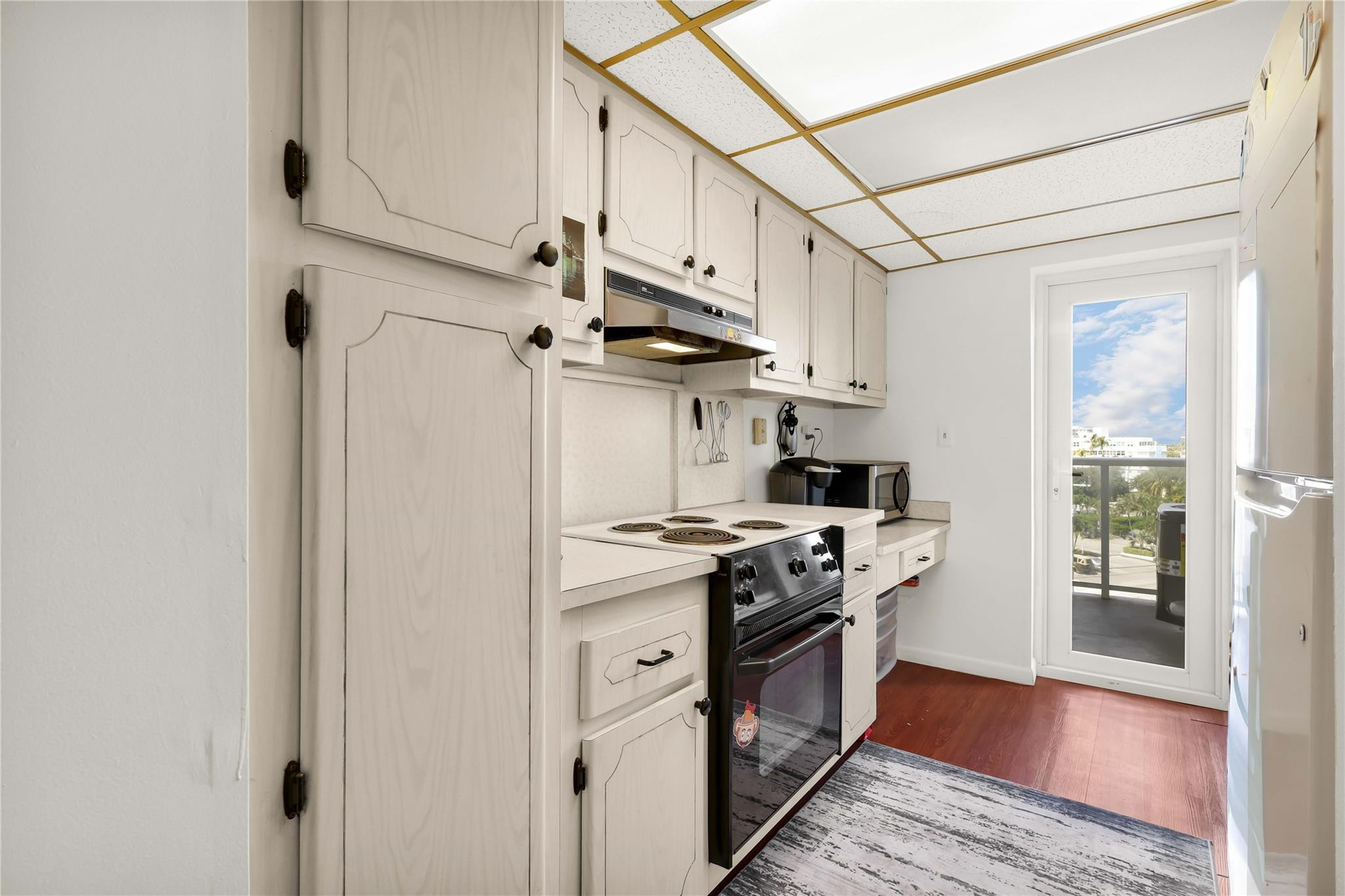 Embassy Tower - Residential