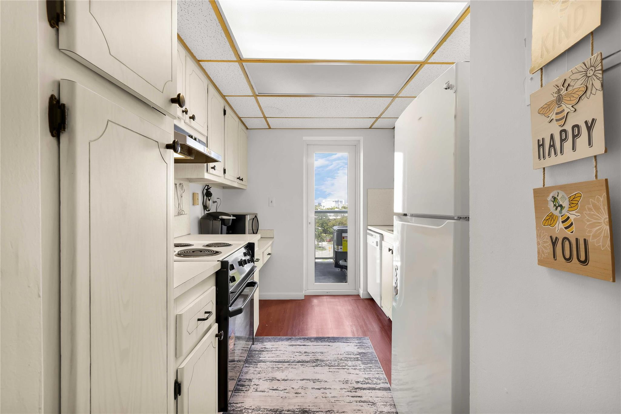 Embassy Tower - Residential