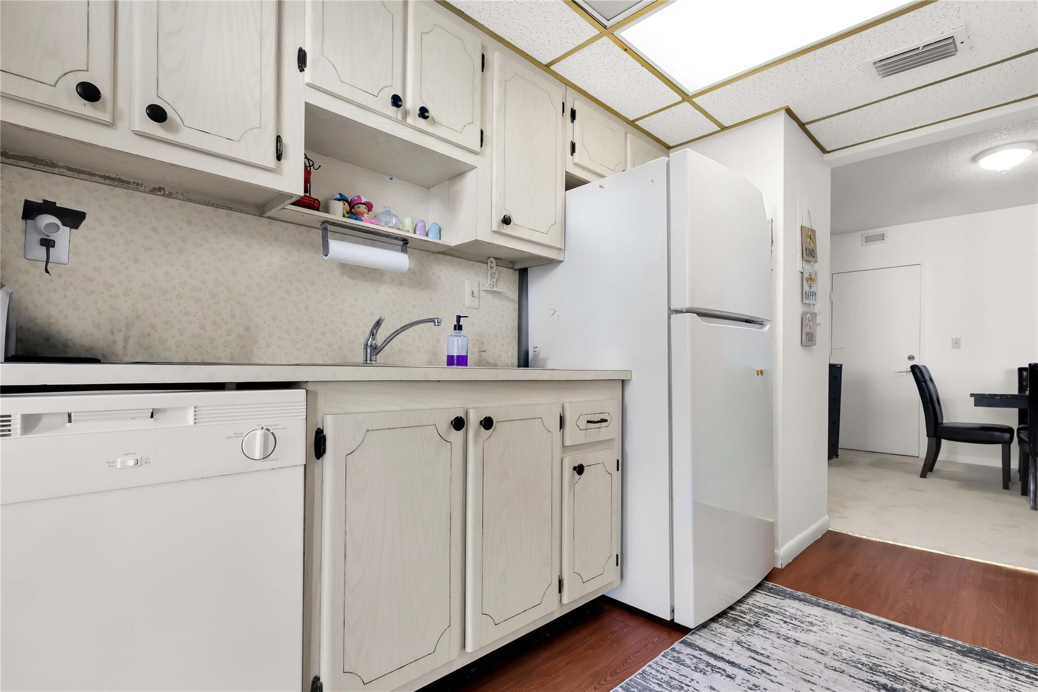 Embassy Tower - Residential