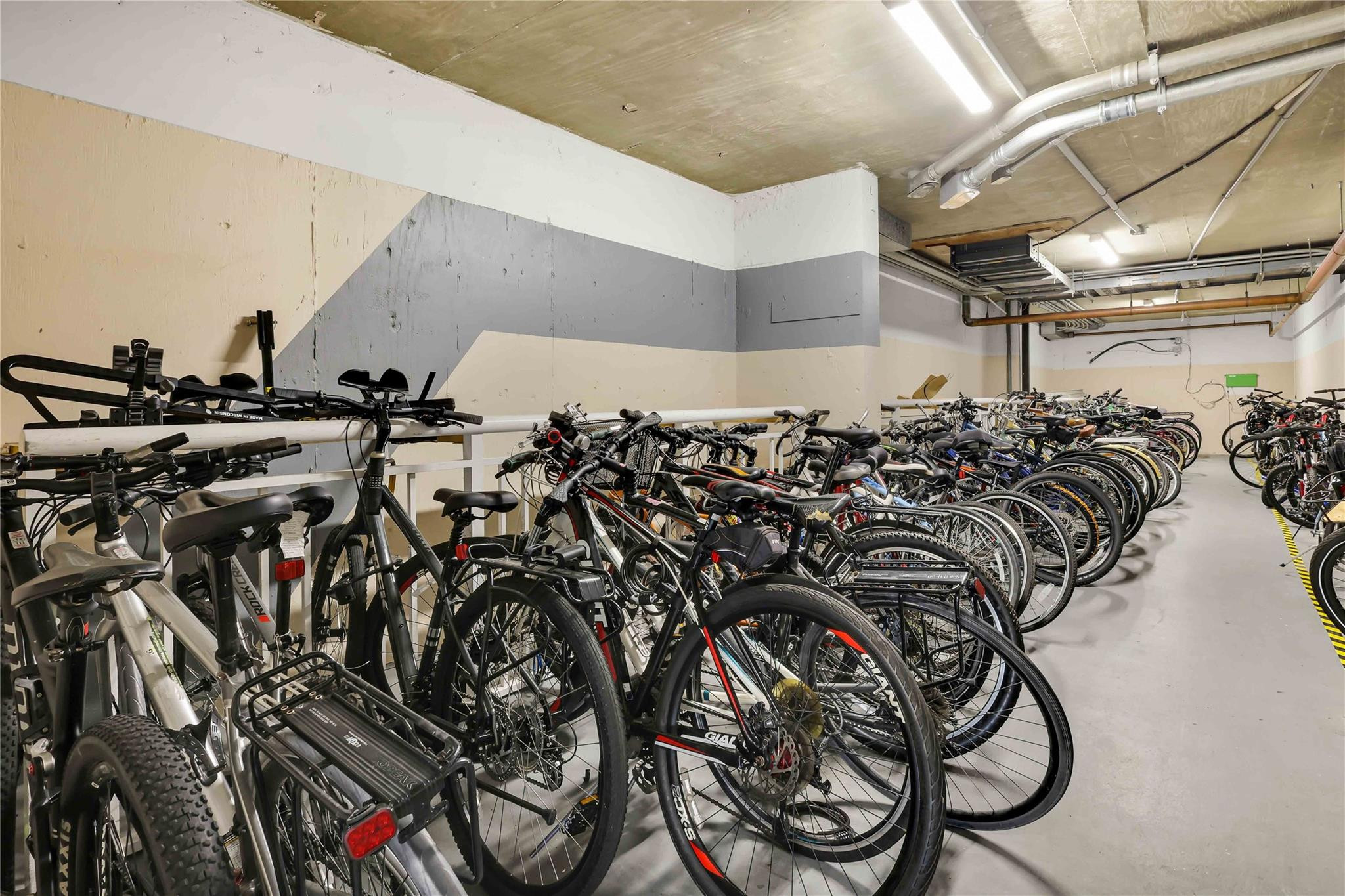 Embassy Tower - Residential