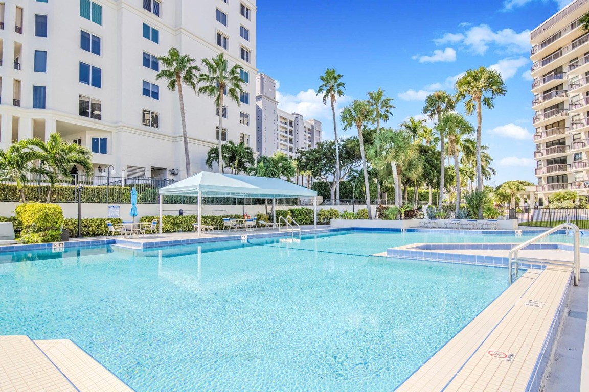 VOYAGER CONDO - Residential