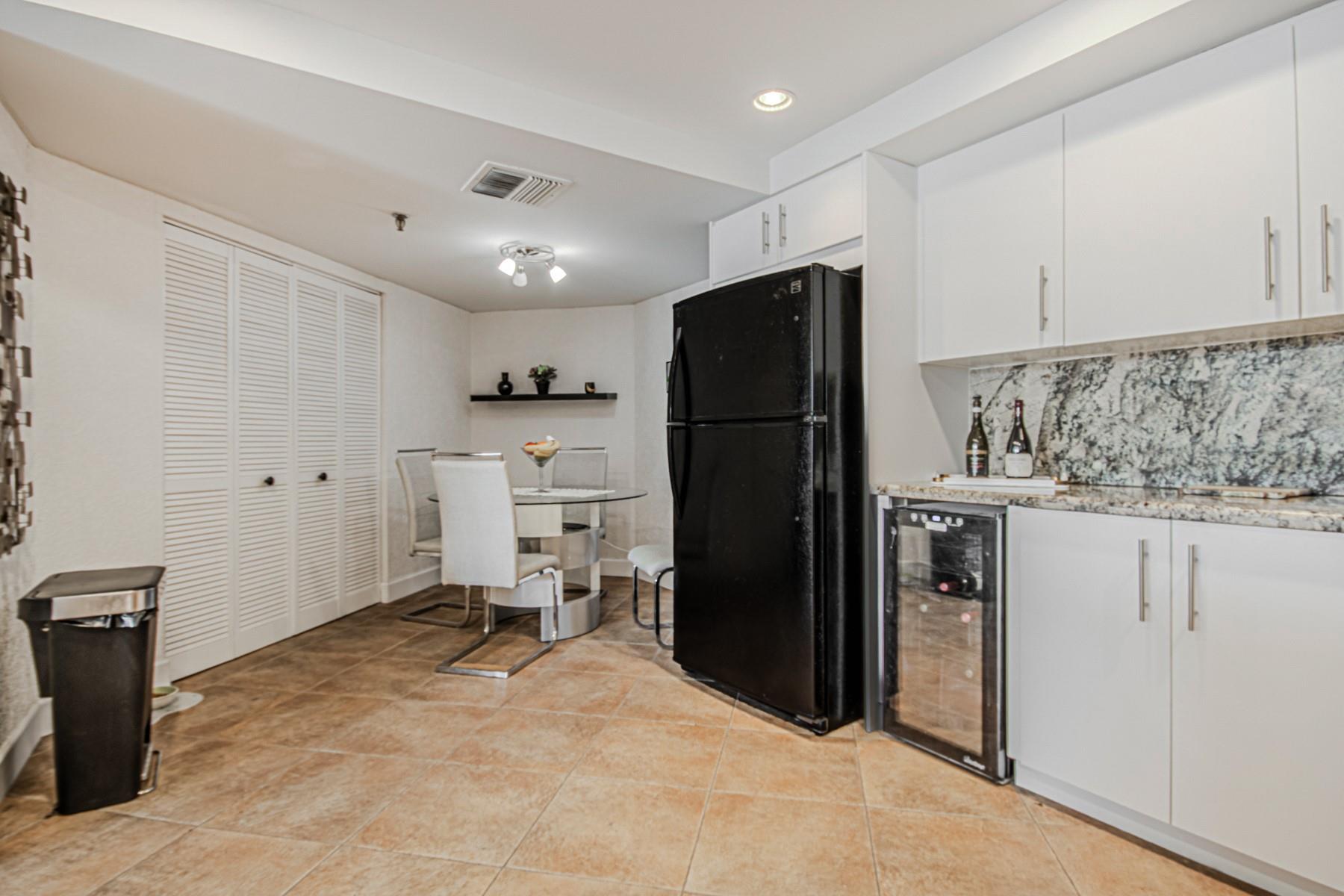 VOYAGER CONDO - Residential