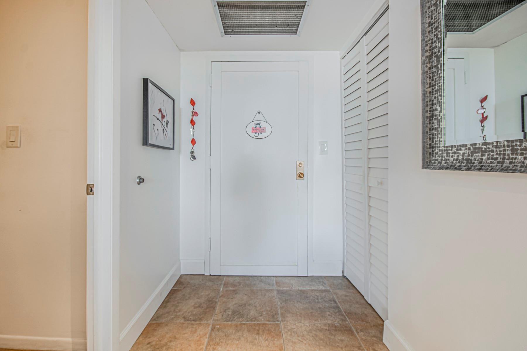 VOYAGER CONDO - Residential