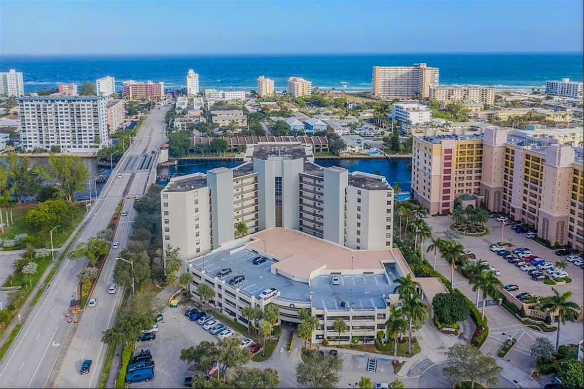 VOYAGER CONDO - Residential