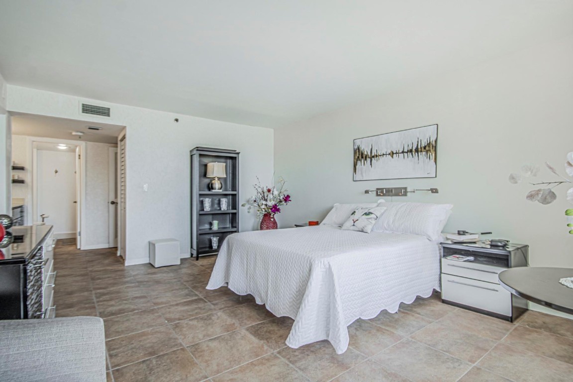 VOYAGER CONDO - Residential