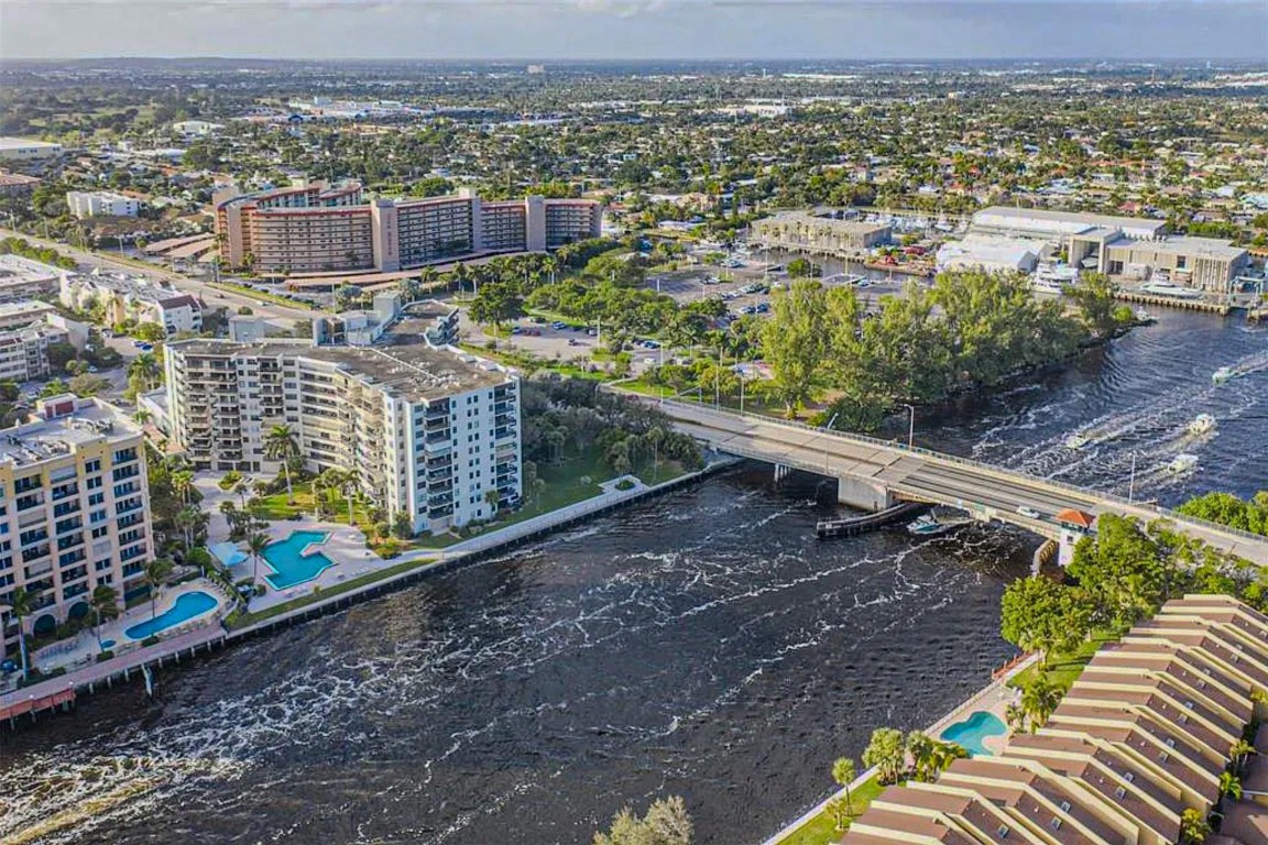 VOYAGER CONDO - Residential