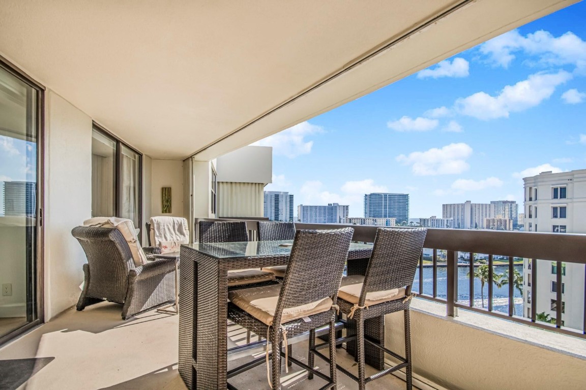 VOYAGER CONDO - Residential