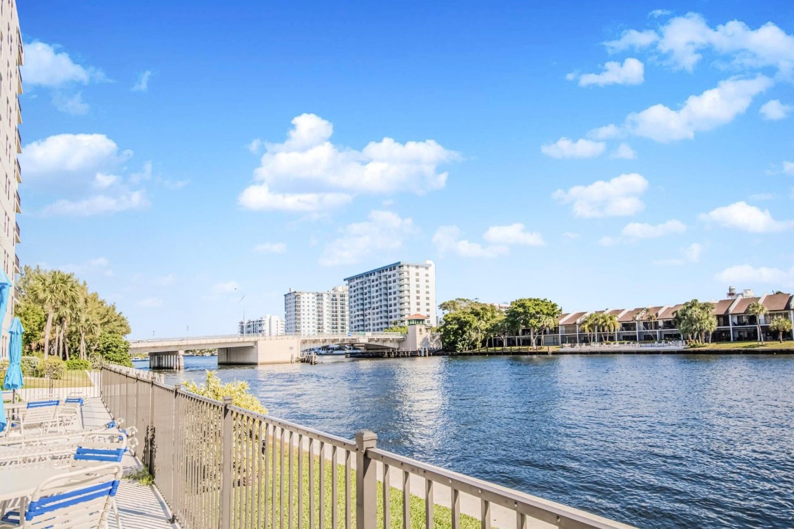 VOYAGER CONDO - Residential