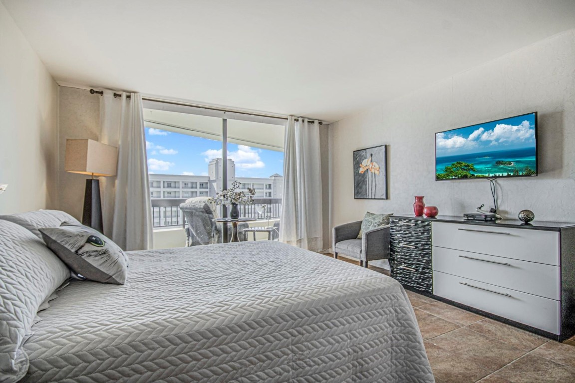 VOYAGER CONDO - Residential