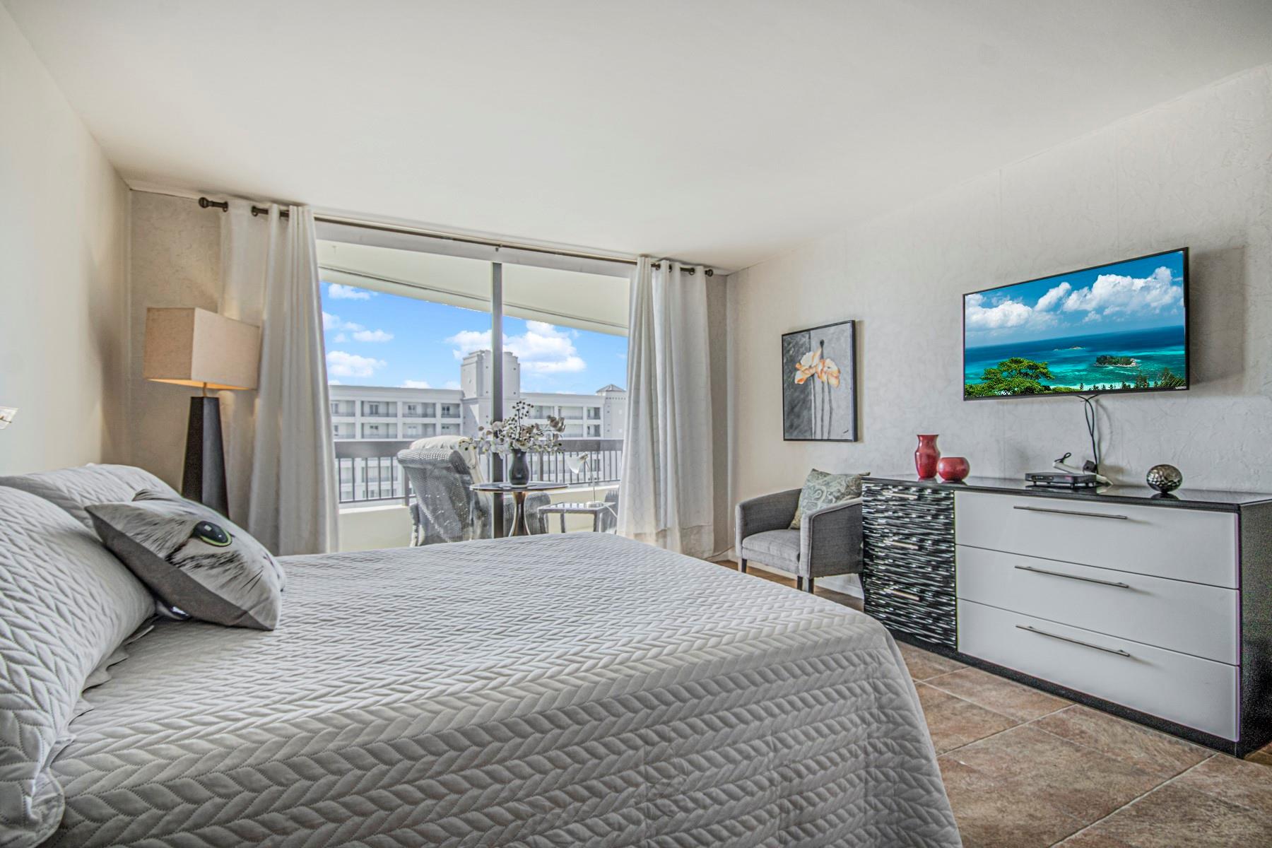 VOYAGER CONDO - Residential