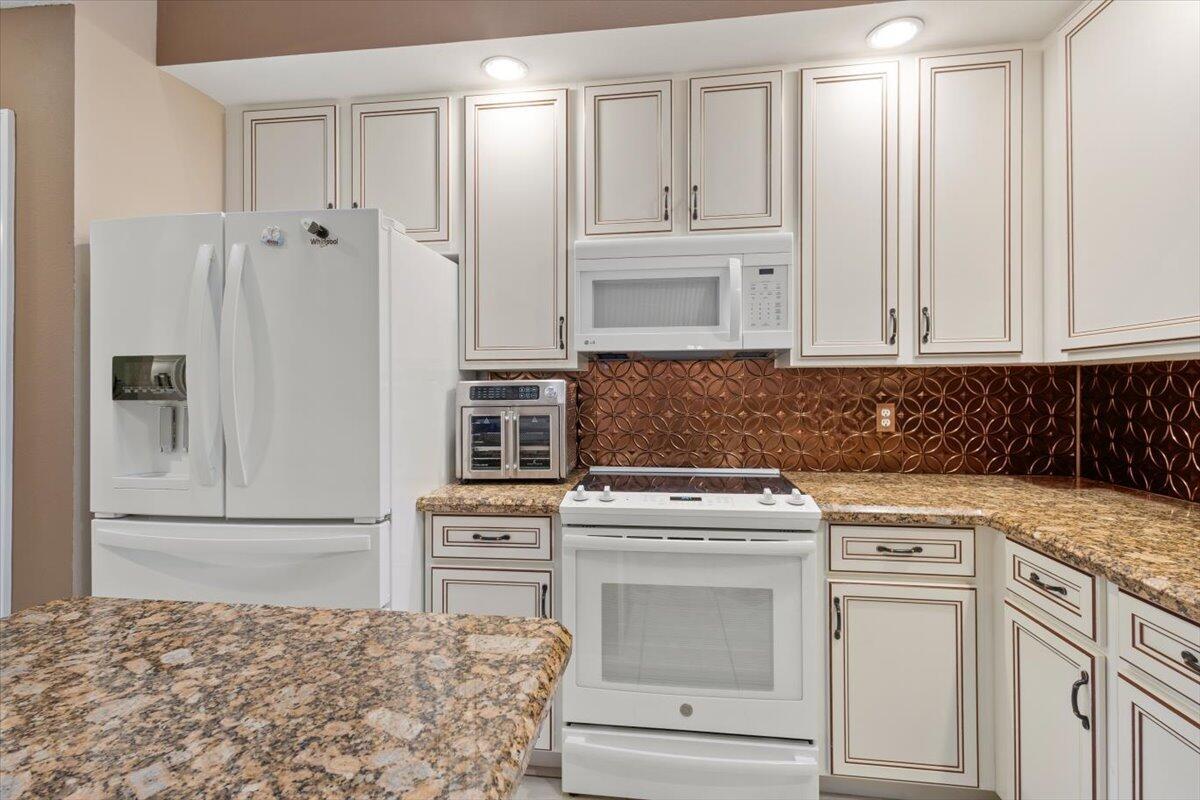 LAKE CHARLES (HARBOUR ISL - Residential