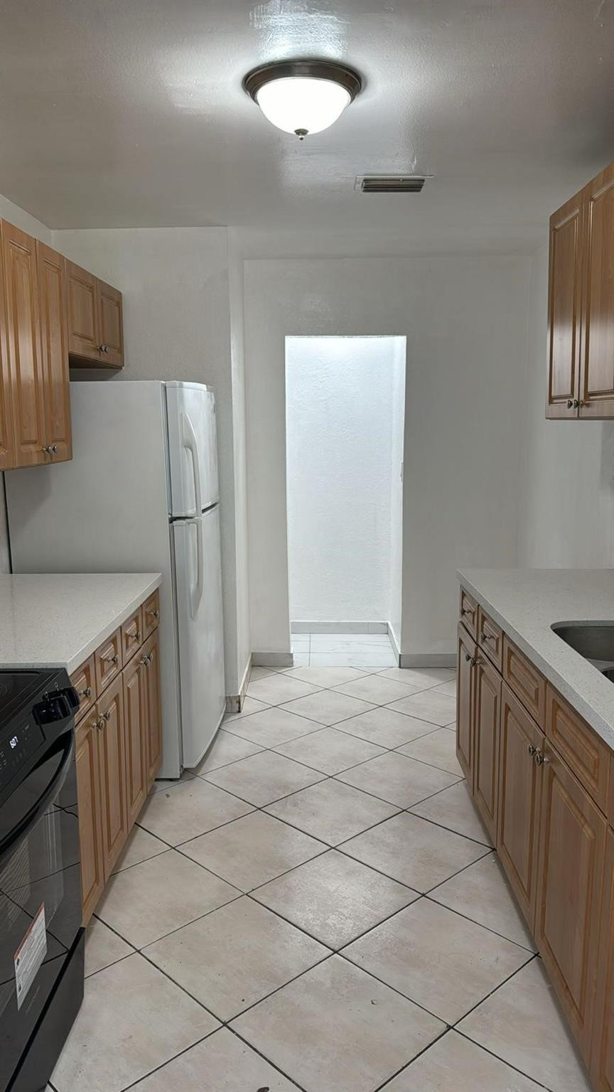 VISTA VERDE TOWNHOUSE SEC E - Residential Lease