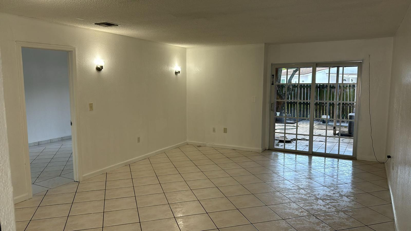 VISTA VERDE TOWNHOUSE SEC E - Residential Lease