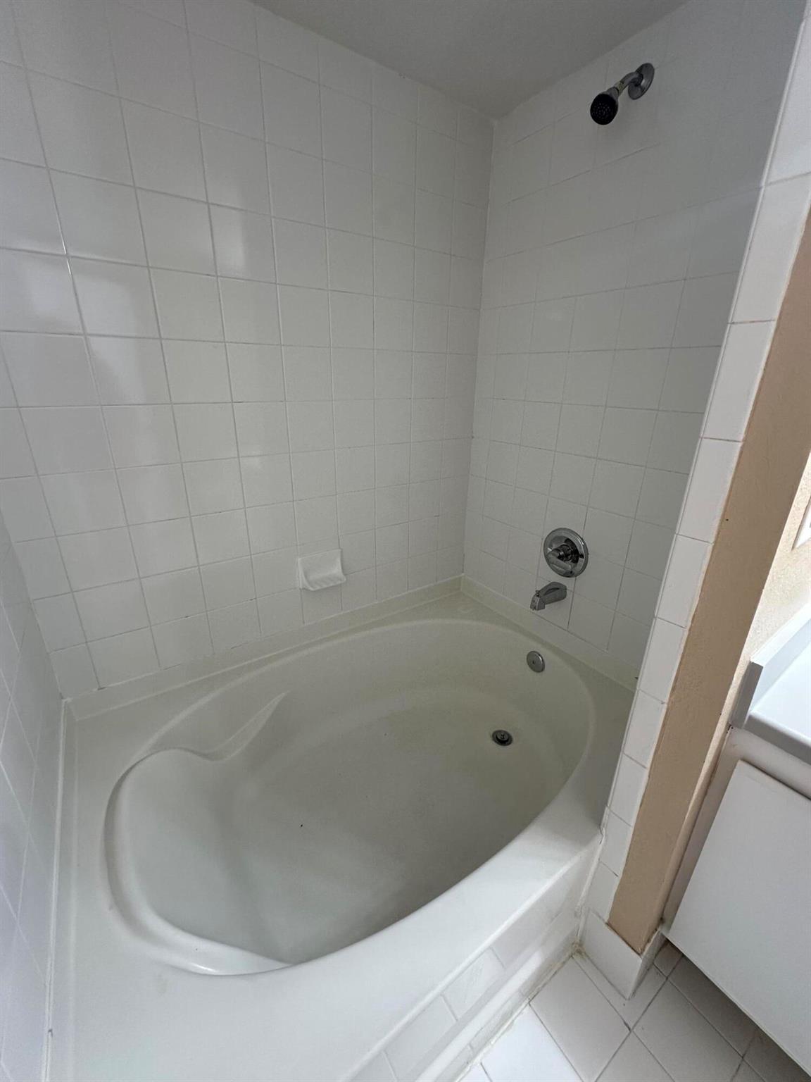 THE CLUB AT ST LUCIE WEST, A CONDOMINIUM - Residential Lease