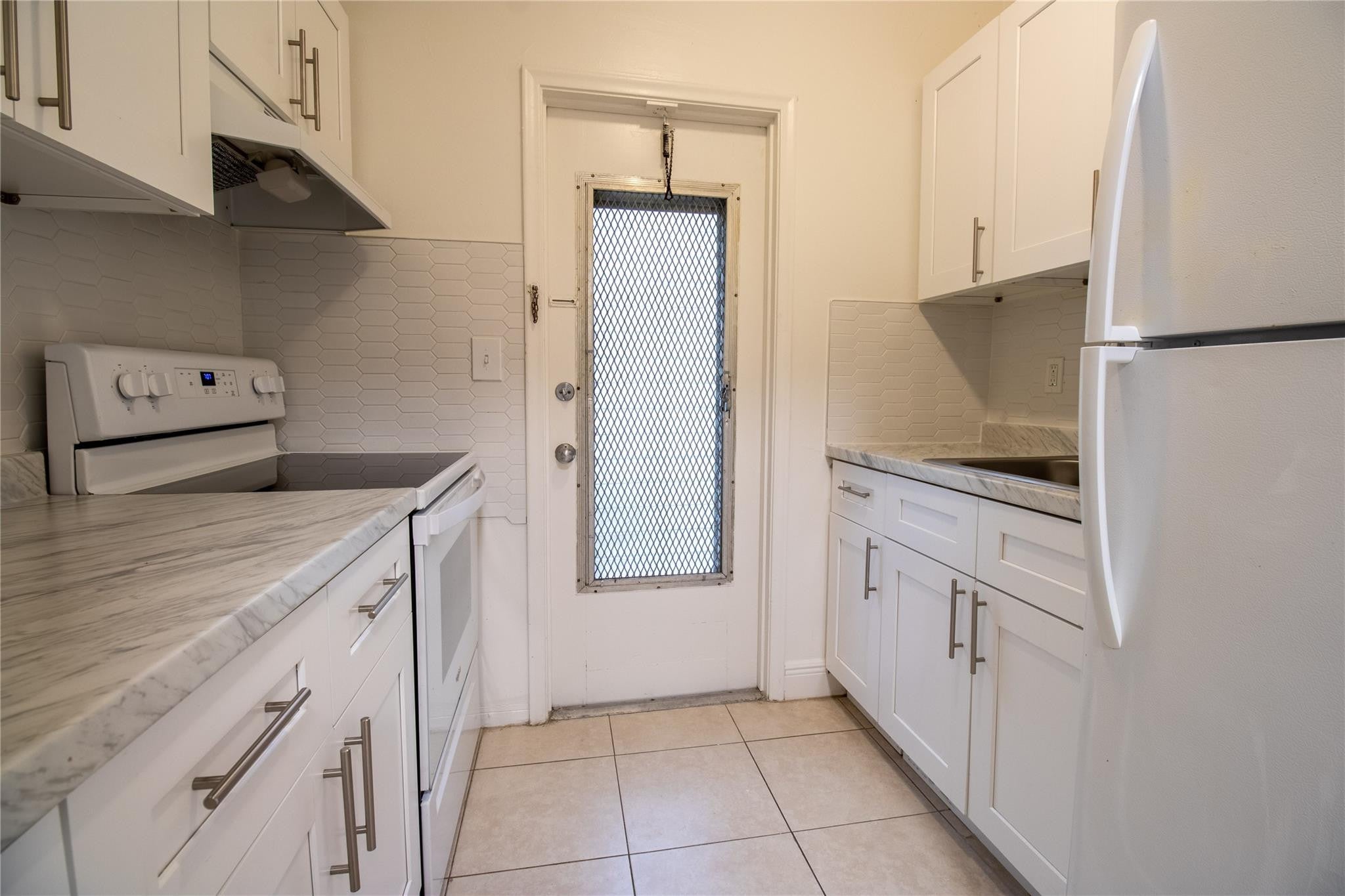 2537 LINCOLN Street #3
