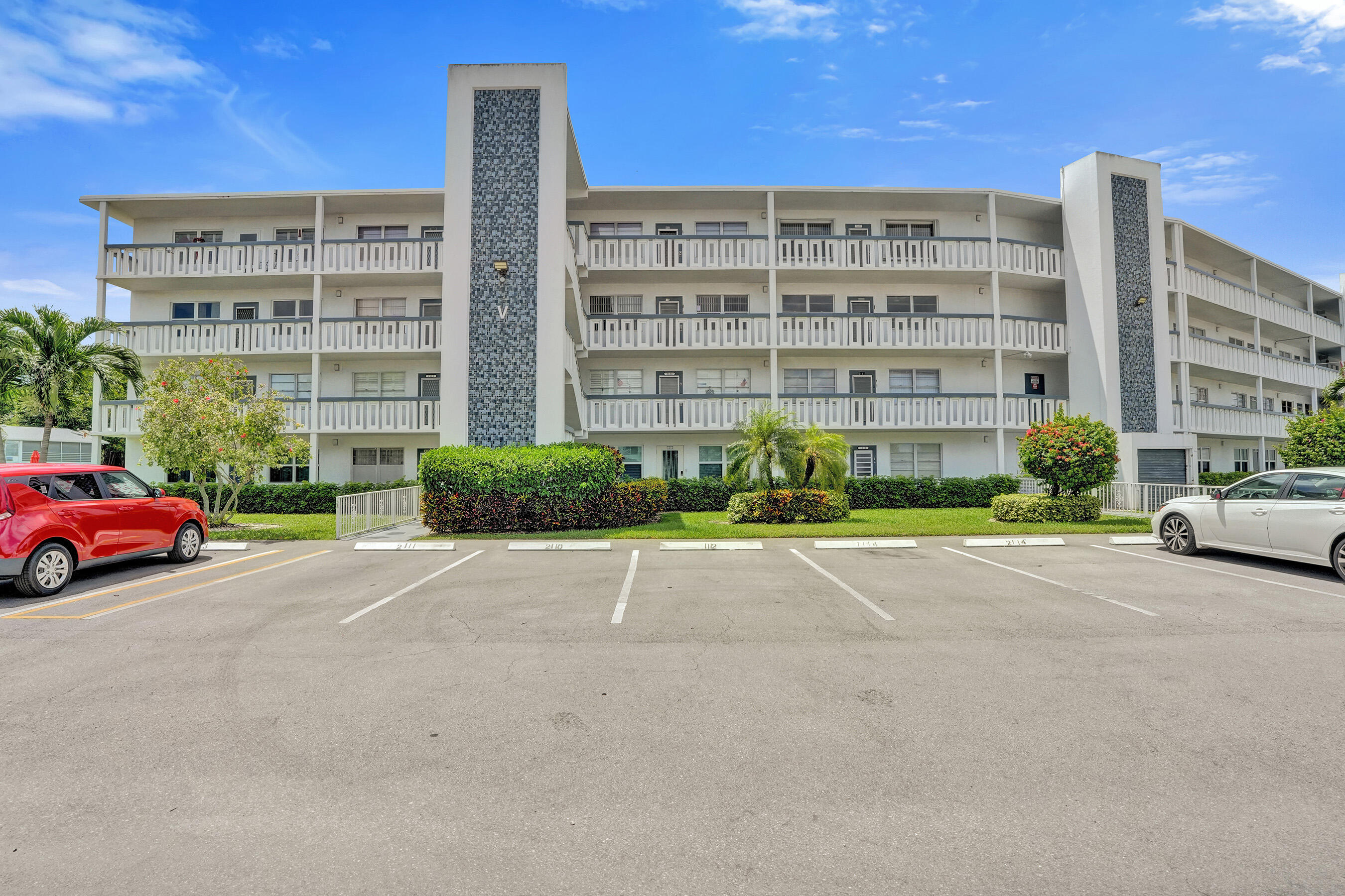 OAKRIDGE V CONDO - Residential